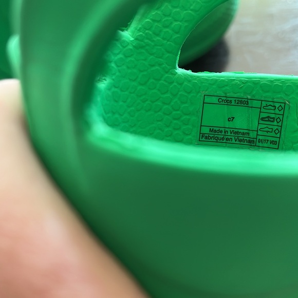 Child’s size 7 Crocs rain boots. Never worn. Green and super lightweight - Picture 4 of 4